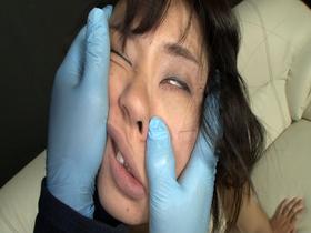 美女の顔面崩壊悪戯① 淫戯指編　サンプル画像03